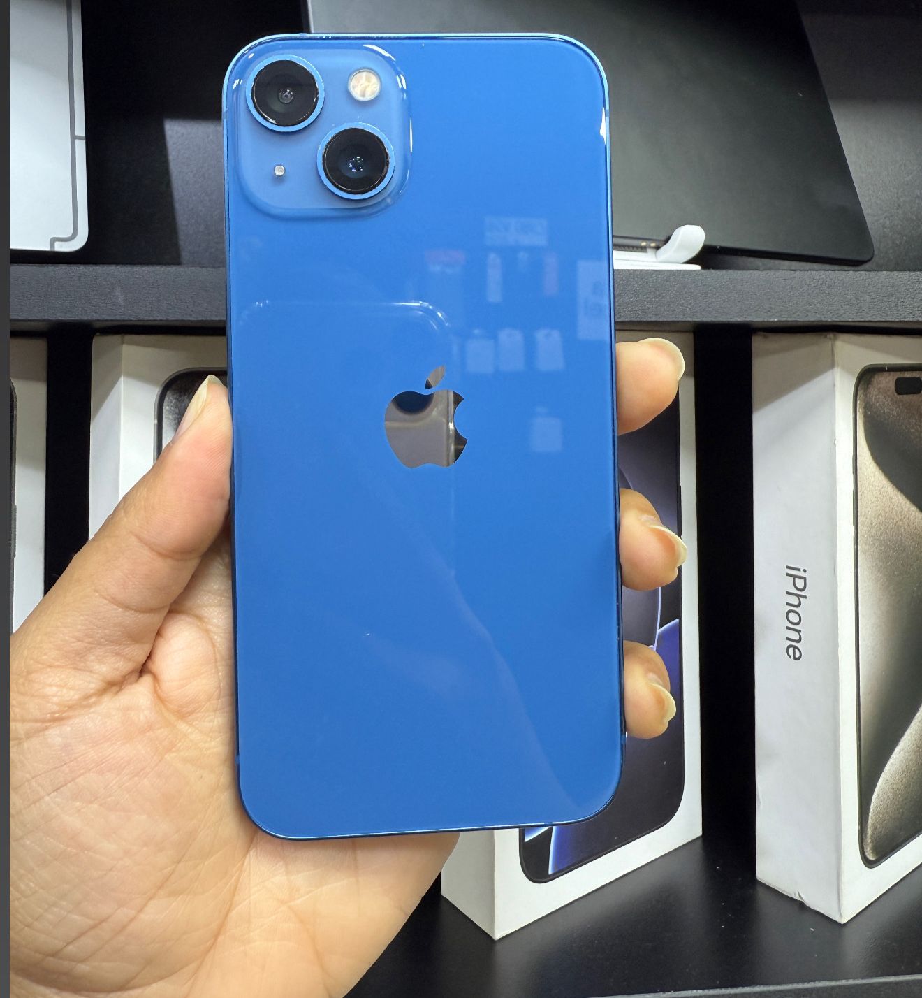 Apple iPhone 13
